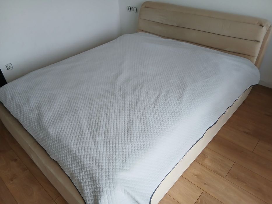 Łóżko 160x200  nowe obicie