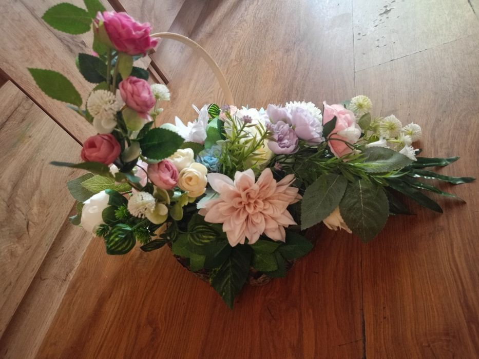 Kompozycja nagrobna na plasterku drewna