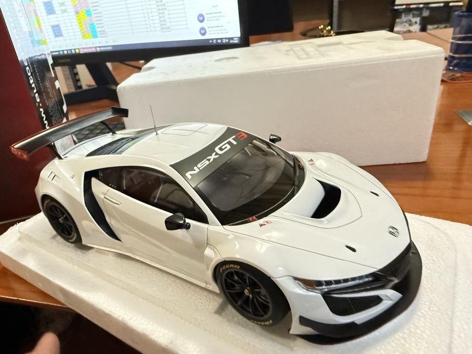 Auto art 1/18 honda nsx GT3 AutoArt