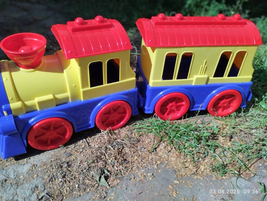 Потяг із пасажирським вагончиком