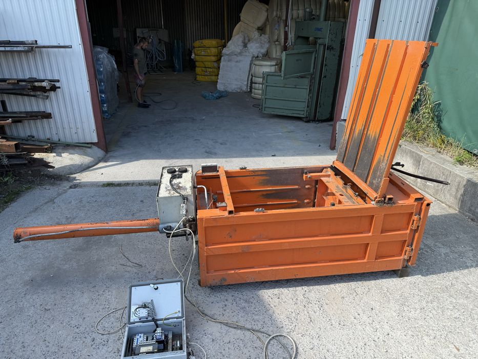 Belownica prasa hydrauliczna do makulatury folii HMS