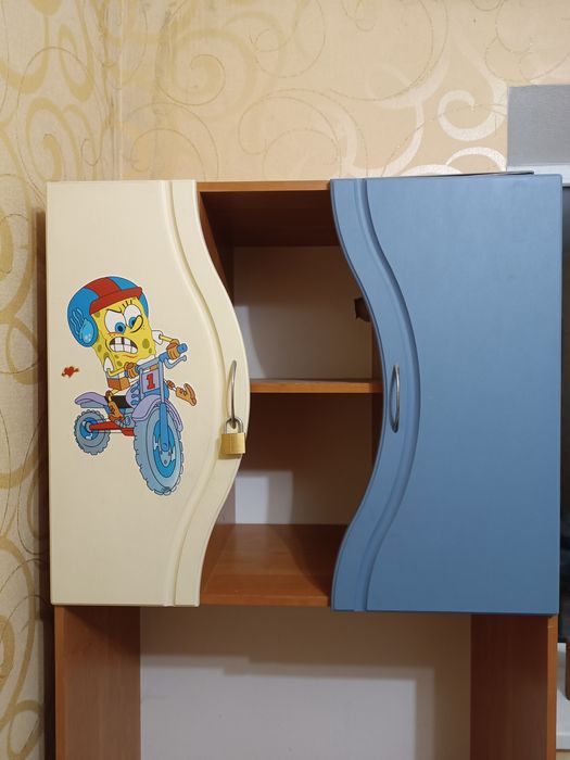 Шкаф с углом в живом состоянии