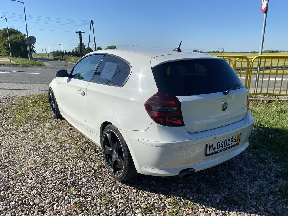 BMW seria 1, 2.0 benzyna, napęd tył. Mały przebieg. Rocznik 2009.