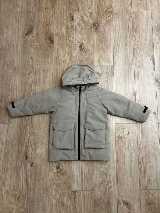 Kurtka zimowa Zara 116 cm – ciepła, wygodna, klasyczny kolor