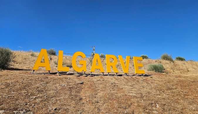 Terreno com Projeto Aprovado para Moradia T5 em Paderne ALGARVE