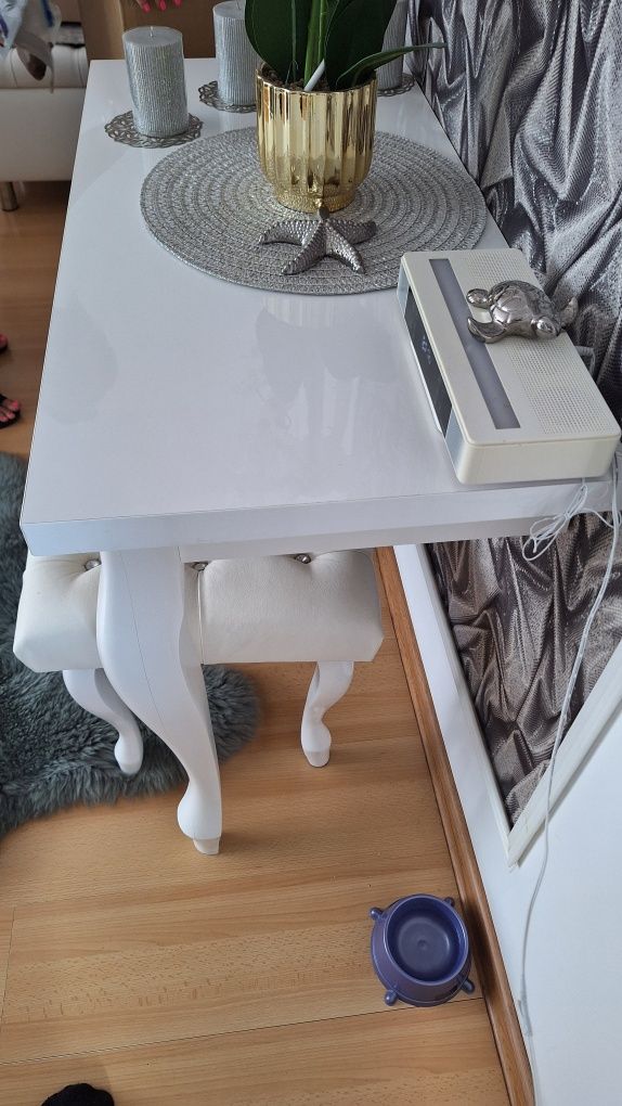 Konsola biała stan dobry wymiary 45 90 h 75