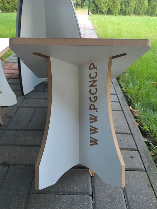 Stolik dziecięcy z krzesełkami
