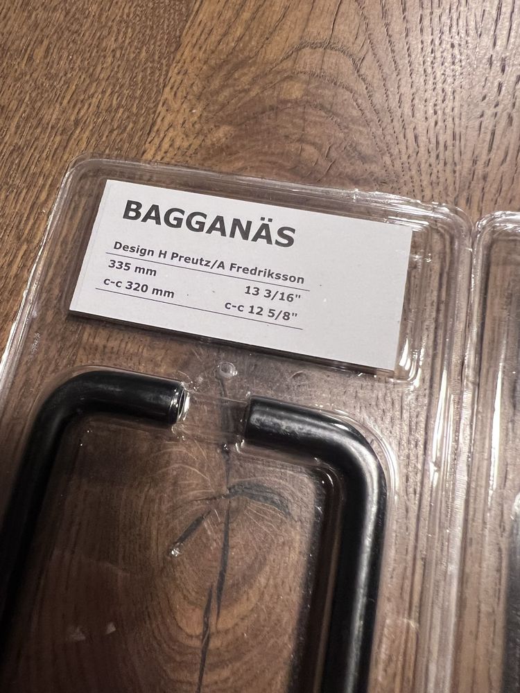 Uchwyt kuchenny Ikea Bagganas czarny rozstaw 335 mm 6 szt