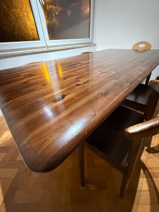 Mesa de Jantar em Madeira Maciça – Excelente Estado (sem cadeiras)