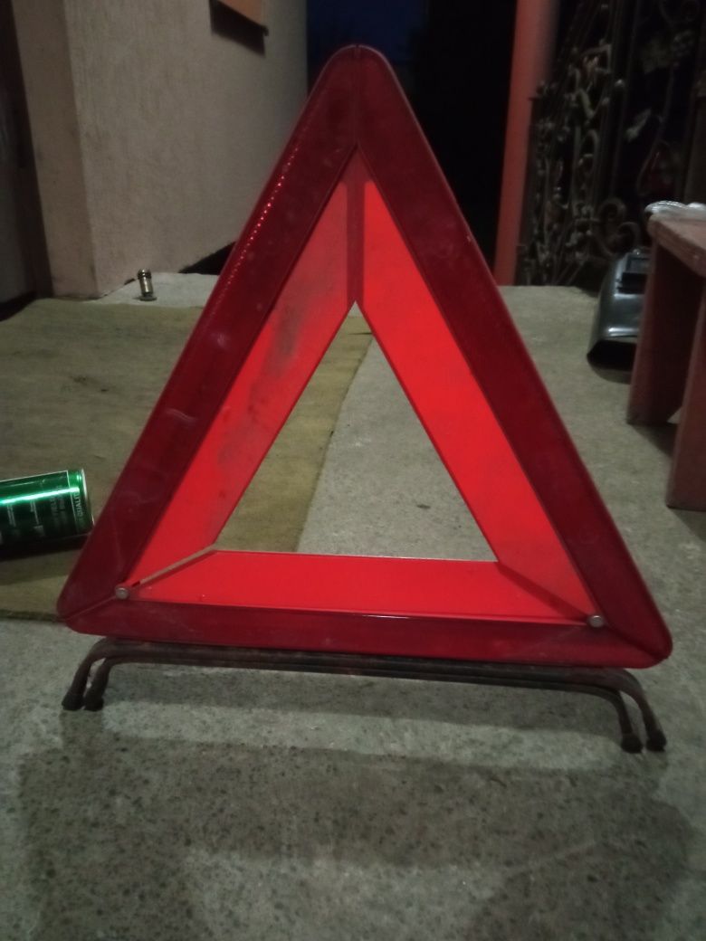 аварійний знак трикутник для авто
