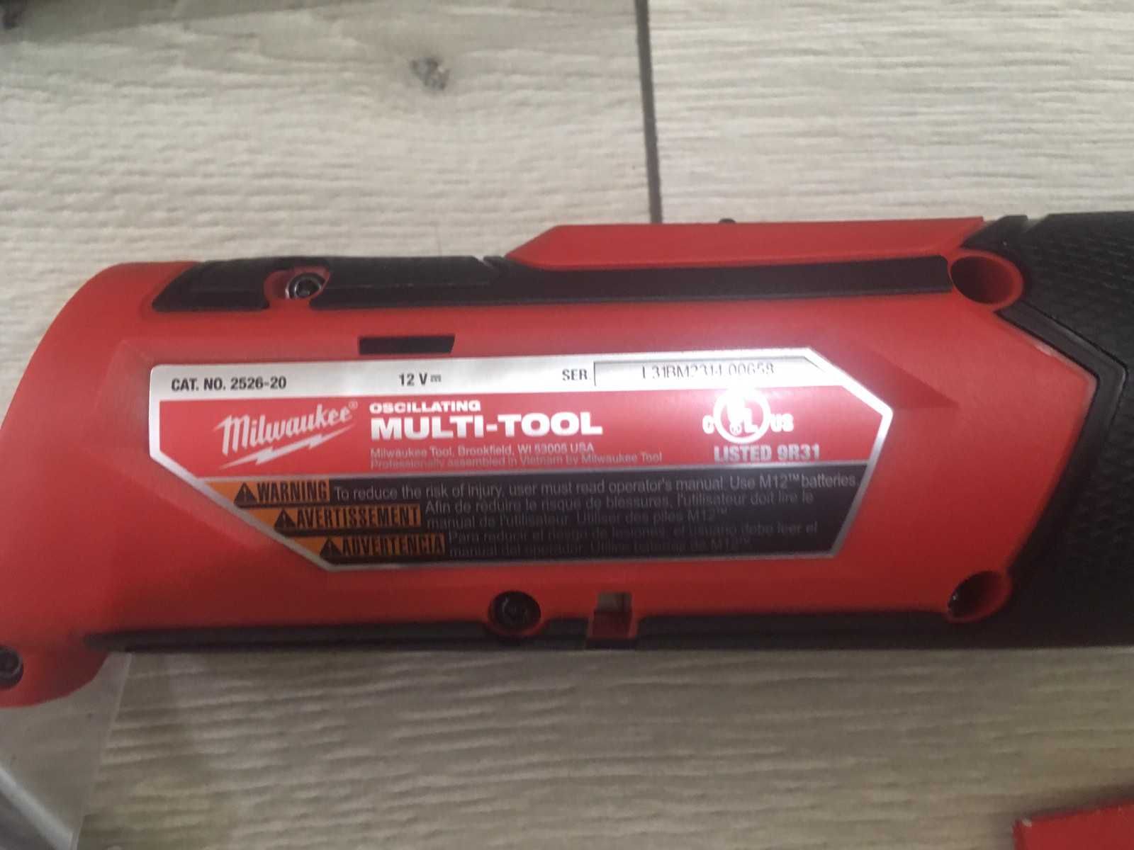 Milwaukee M12 2526-20 (реноватор) FUEL™ Аккумуляторный мультитул