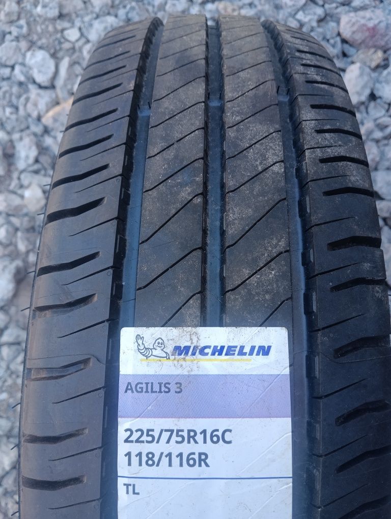 225/75 R16C  118/116R  Michelin Agilis 3