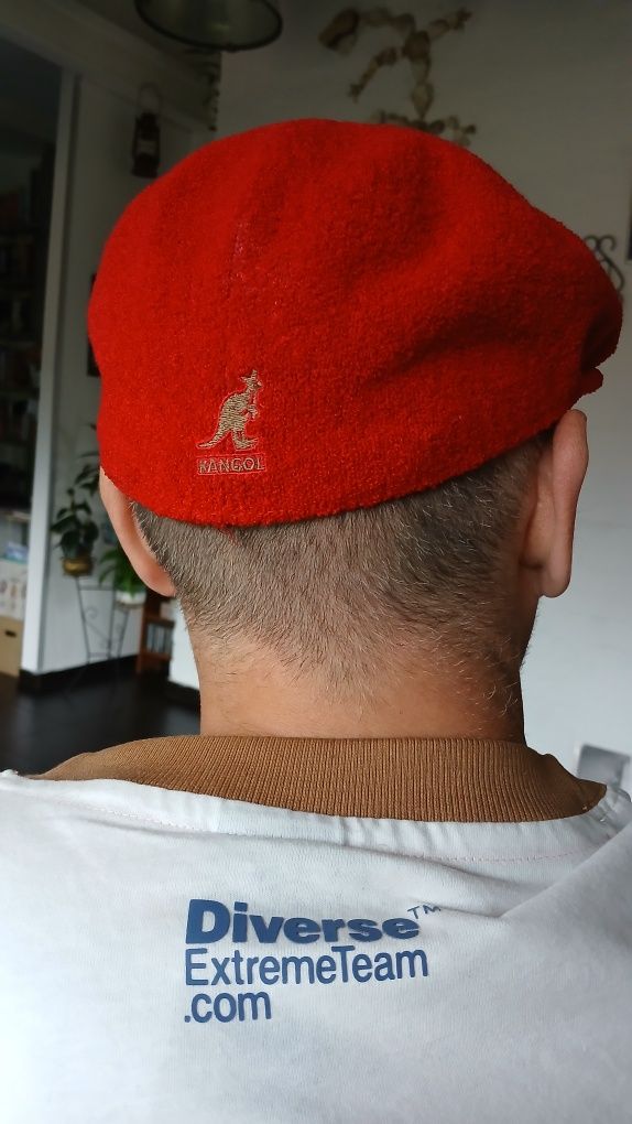 Kaszkiet czerwony L, Kangol,  Bermuda 504 cap