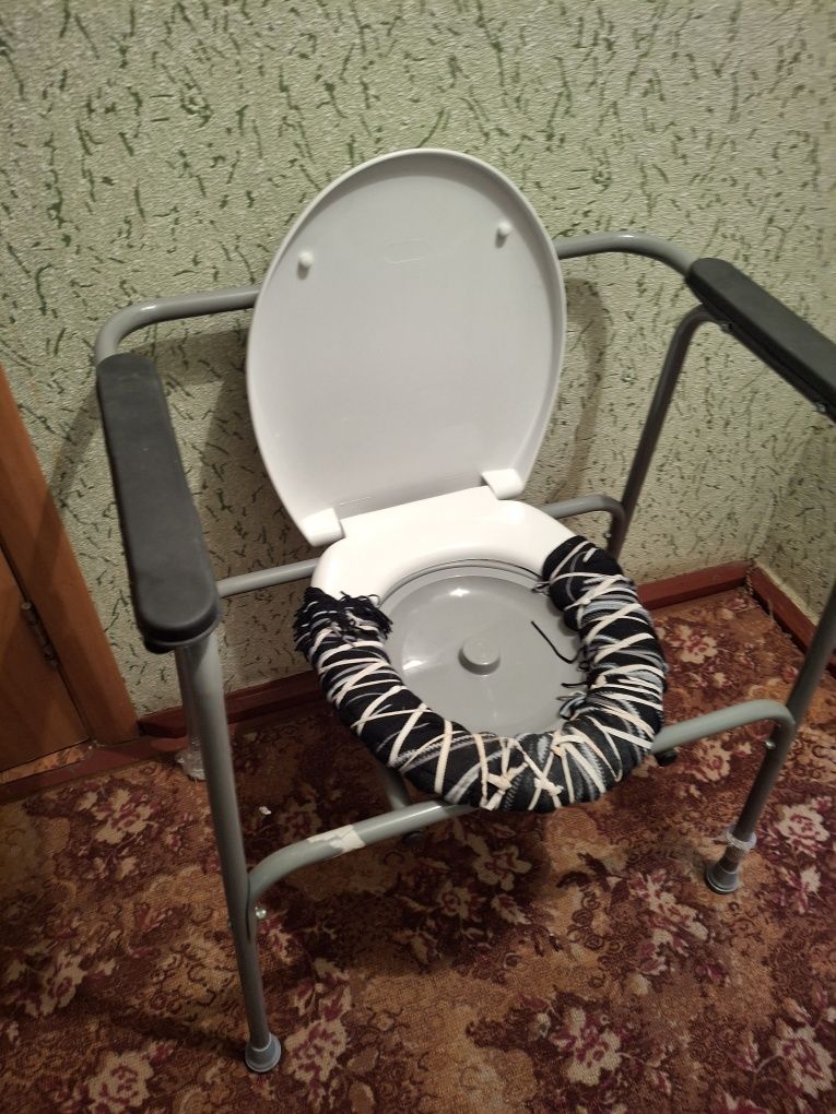 Стілець-туалет б/в