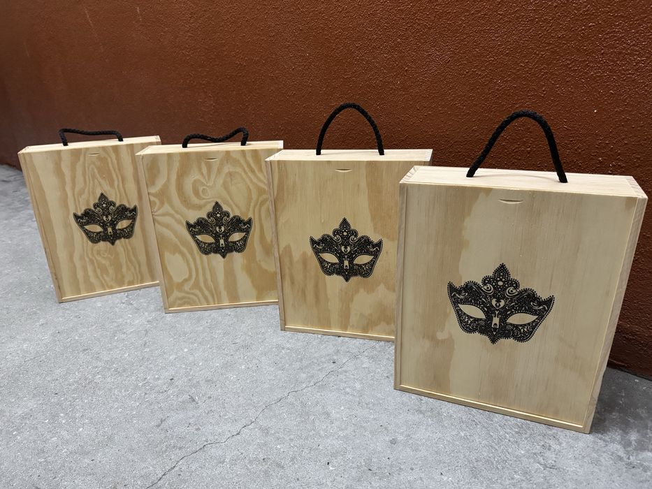 Caixas do vinho de madeira
