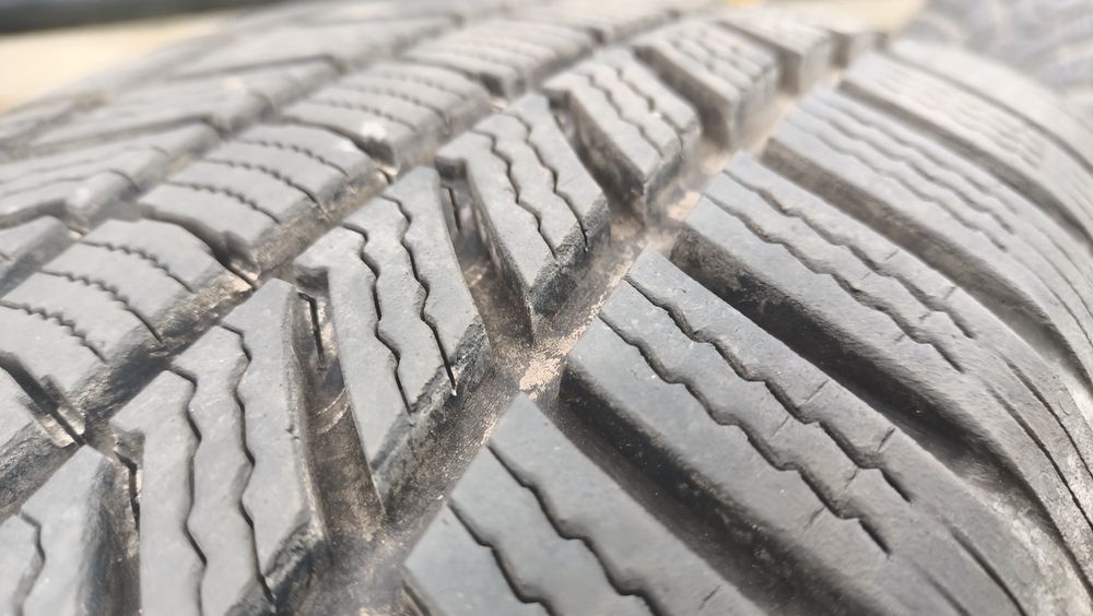 Opony zimowe 17 225/65/17 Continental 8mm okazja