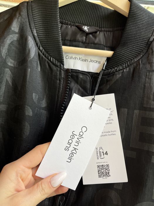 Продам НОВЫЙ бомбер Calvin Klein оригинал!новый!