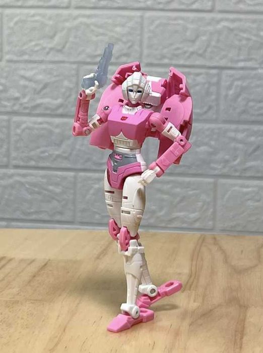 Трансформер Арсі Transformers War for Cybertron Deluxe Arcee Hasbro