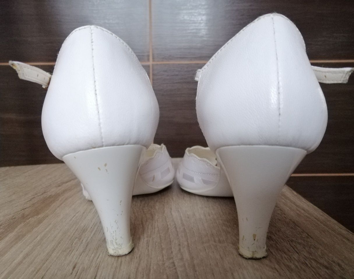 Buty ślubne białe
