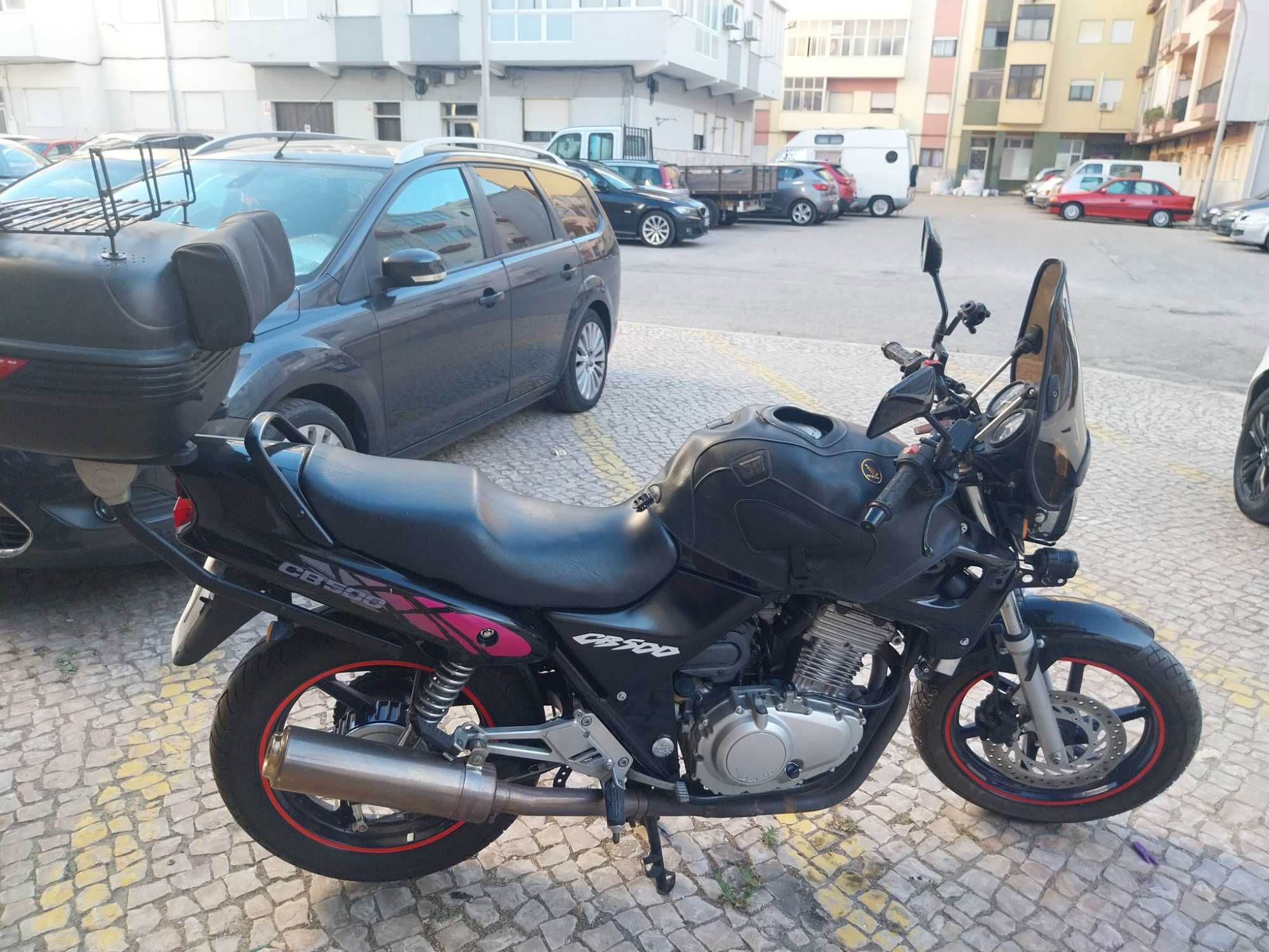 HONDA CB  500  de 1994 em bom estado a maior parte das vezes parada
