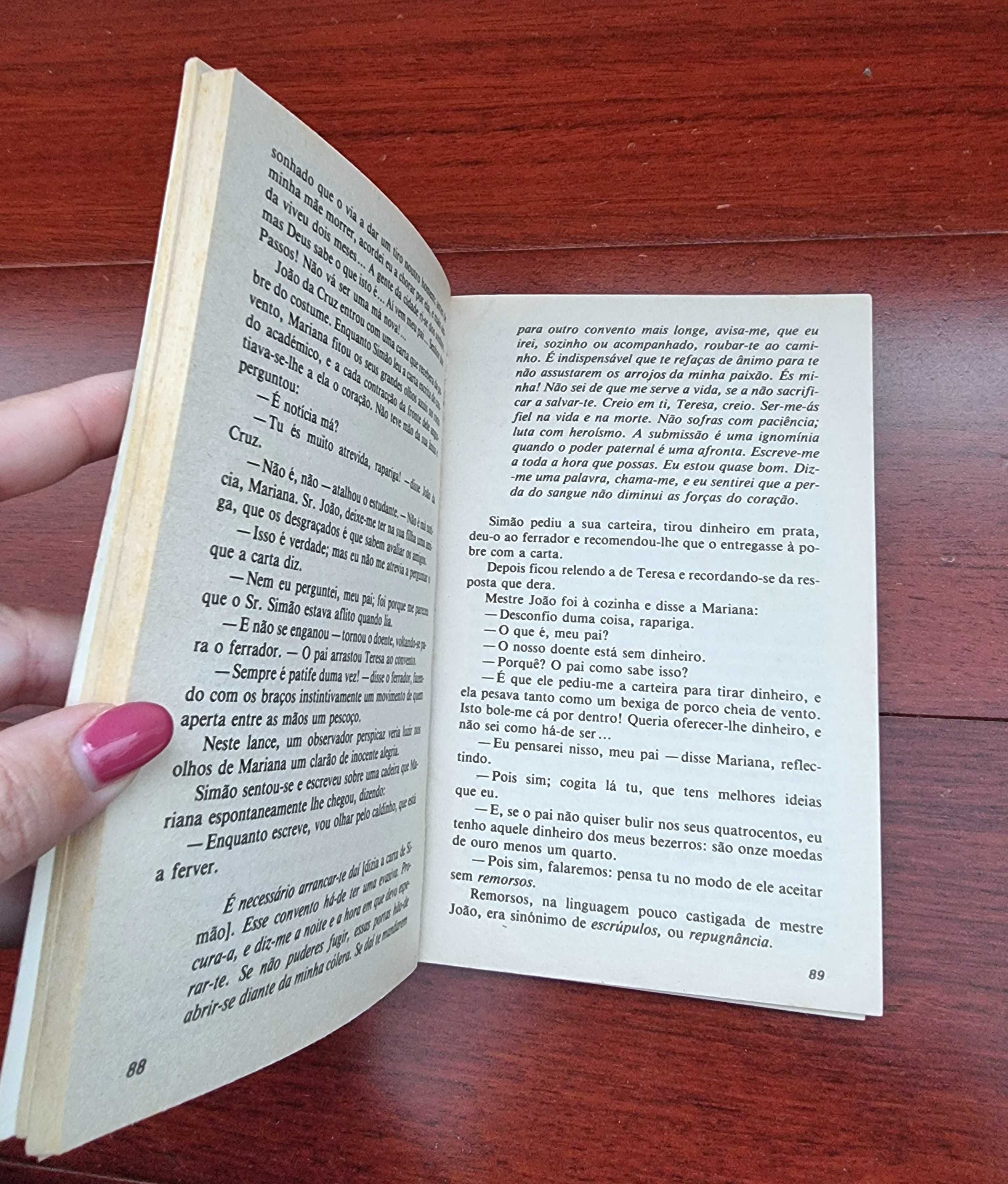Livro "Amor de Perdição" de Camilo Castelo Branco
