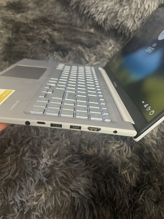 ASUS Vivobook 15