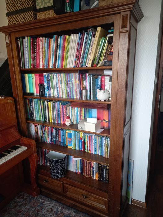 Regal na ksiazki drewniany