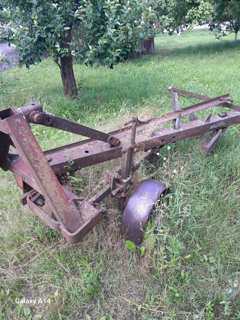 Продається плуг  плн 3. 35