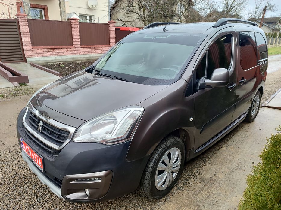 Продаж свіжопригнаного автомобіля