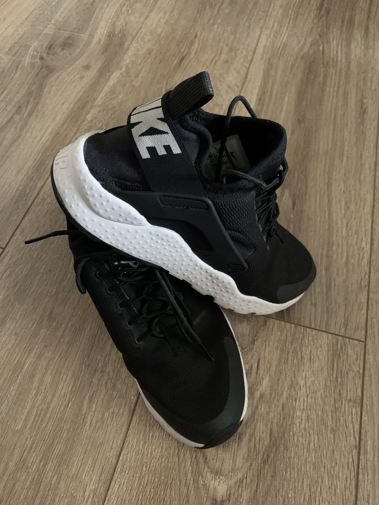 Кросівки жіночі Nike, Adidas, Fila