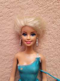 Lalka Barbie w niebieskim ubranku