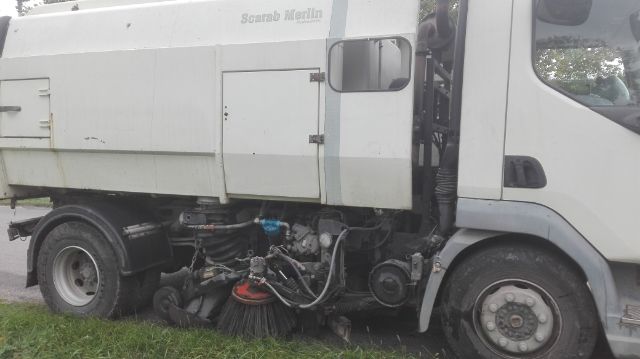 Usługi - zamiatarka drogowa - czyszczenie dróg placów