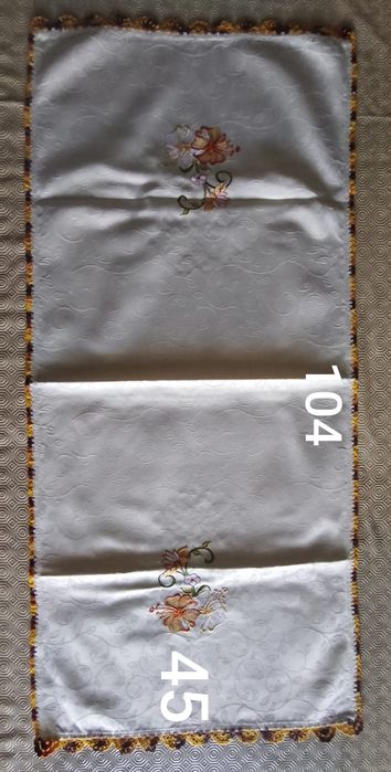 Naperons grandes com bordo em crochê manual