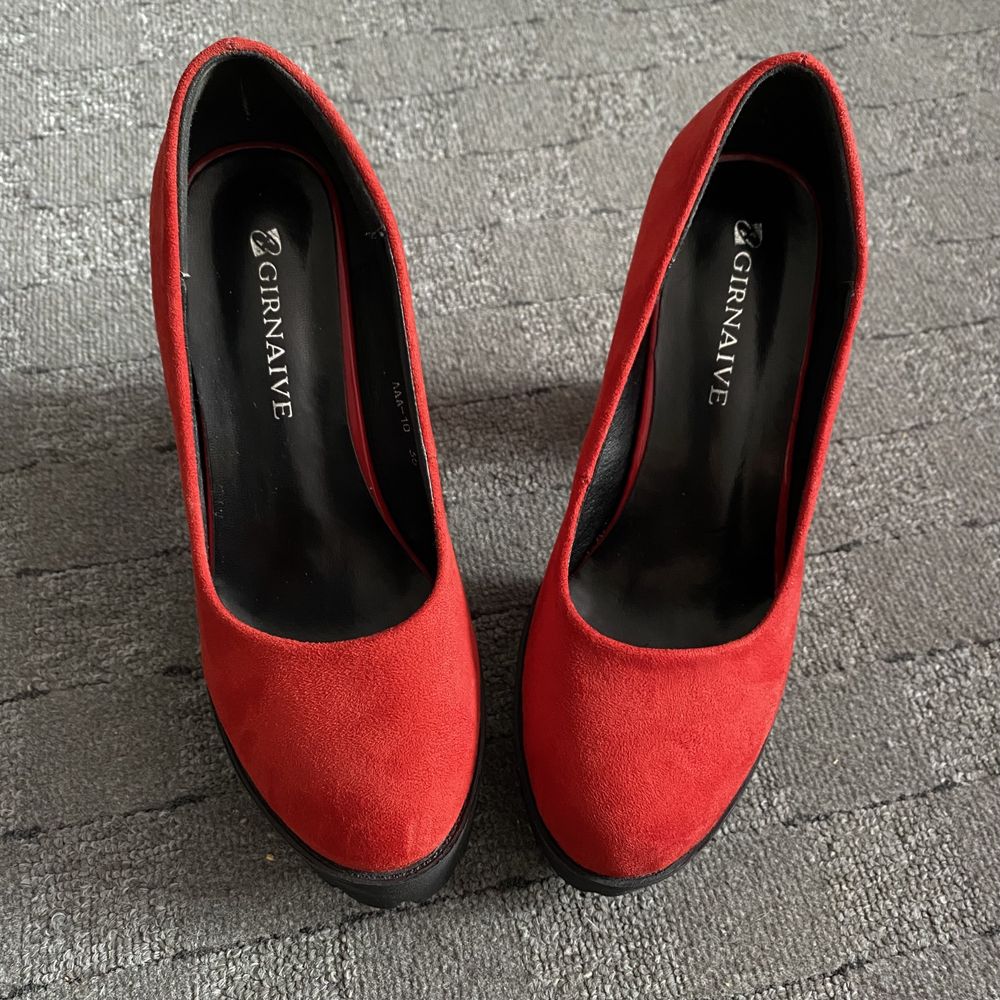 Туфлі лабутени червоні на каблуку, 36 розмір, замшеві
