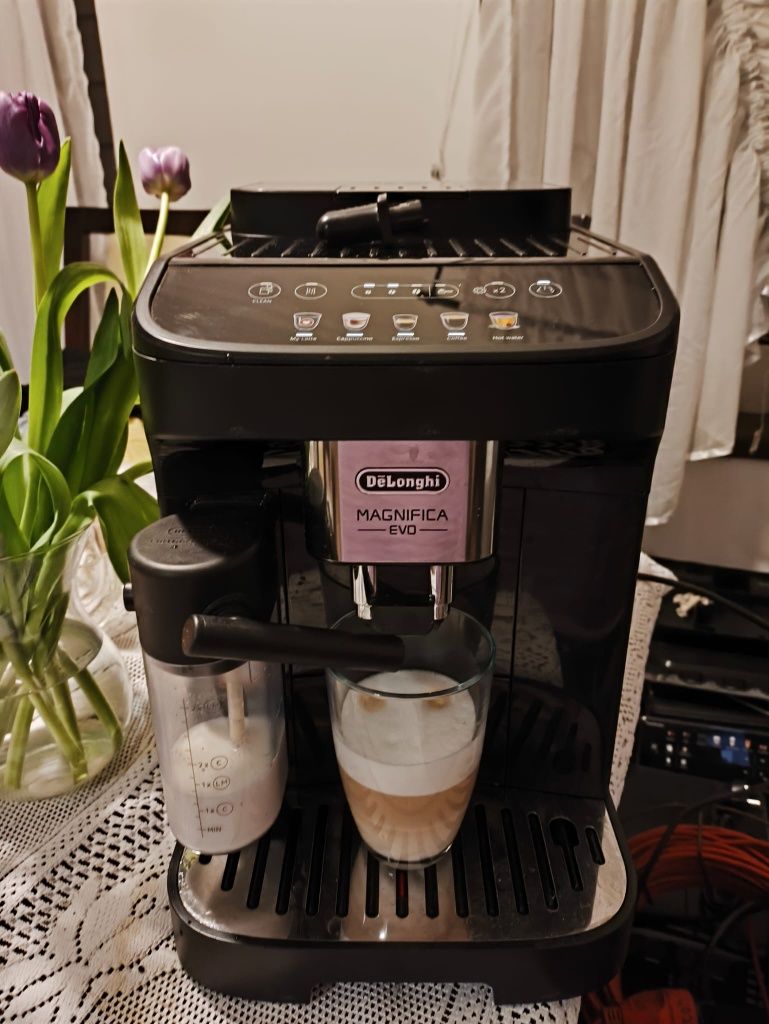 Ekspres do kawy DeLonghi Magnifica Evo