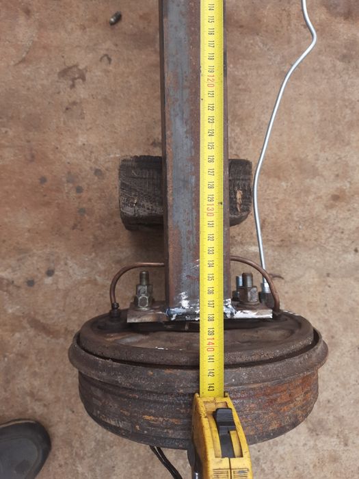 Ось для прицепа с тормозами