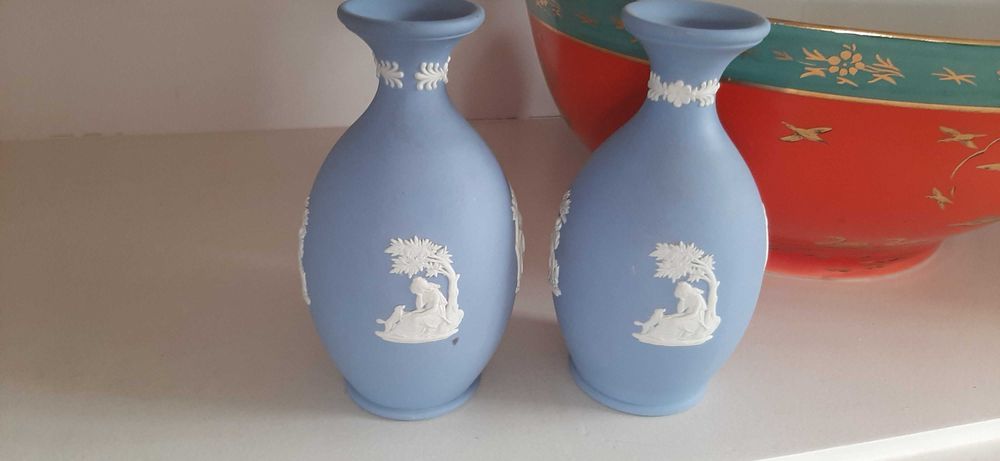 Jarras Wedgwood azuis