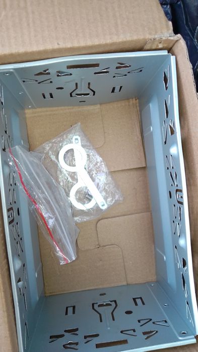 Caixa metálica  auto rádio 2din