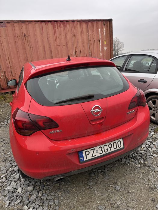 Opel Astra J 1.6 TURBO 180KM