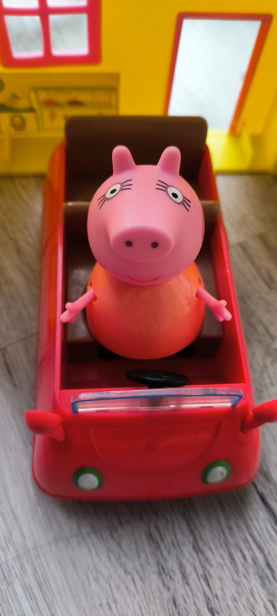 Świnka Peppa dom i samochód