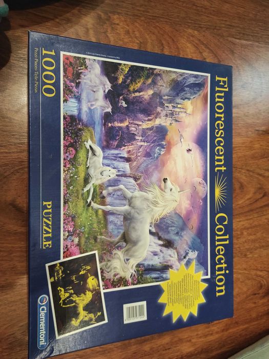 Puzzle 1000 peças completo . Brilha no escuro.