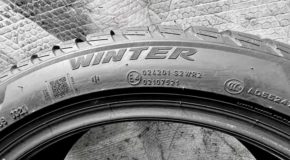 Шини Б/в 255.40.18 пара Pirelli