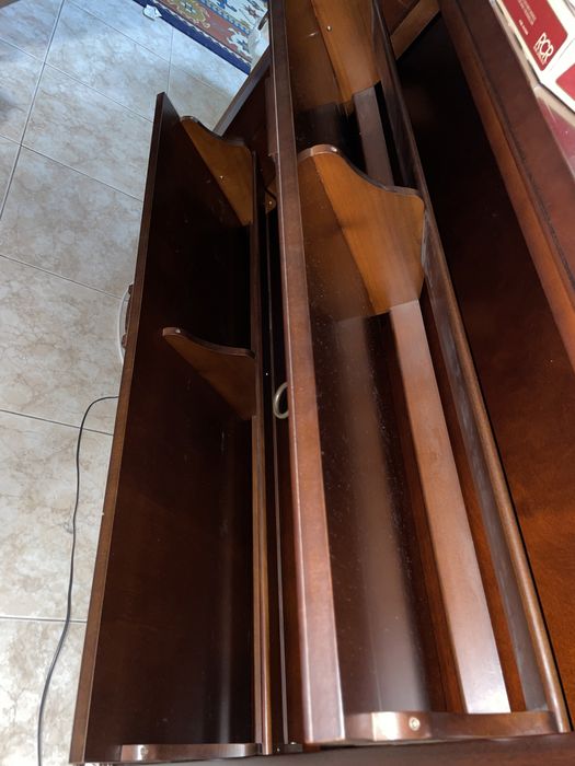 Sapateira em madeira