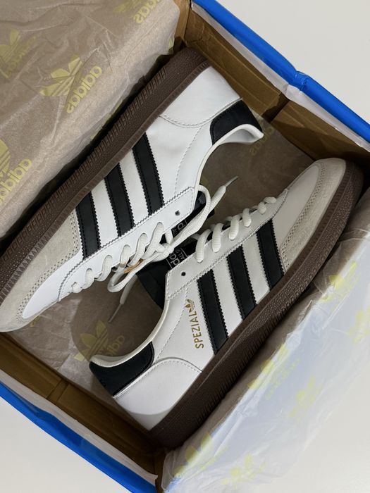 Adidas Spezial preto e branco