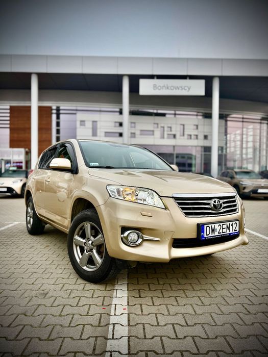 Toyota RAV4 Salon Polska niski przebieg serwis ASO bezwypadkowa