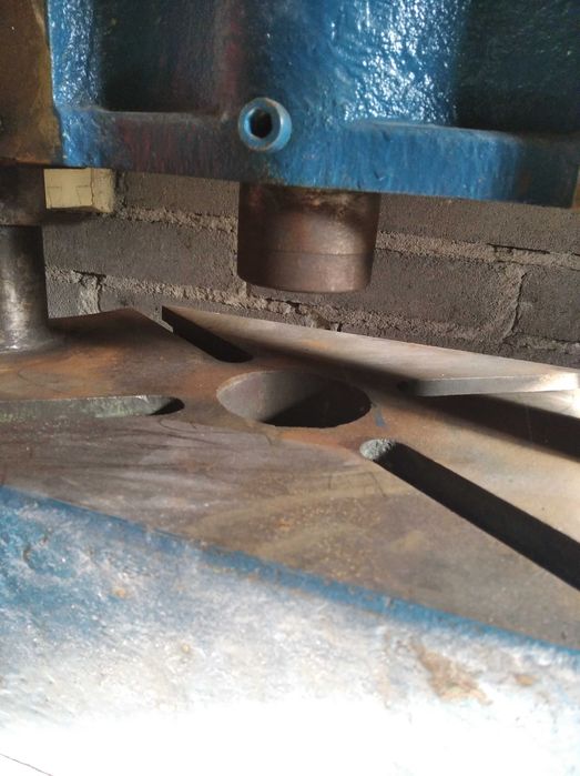 Potężna prasa śrubowa