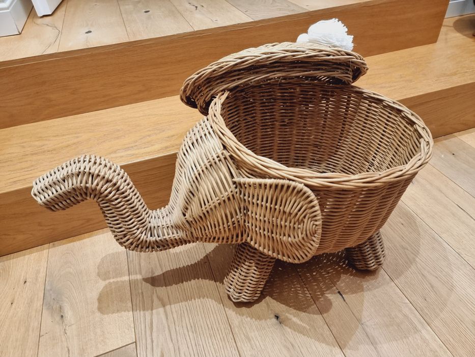 Koszyk wiklinowy w kształcie słonia