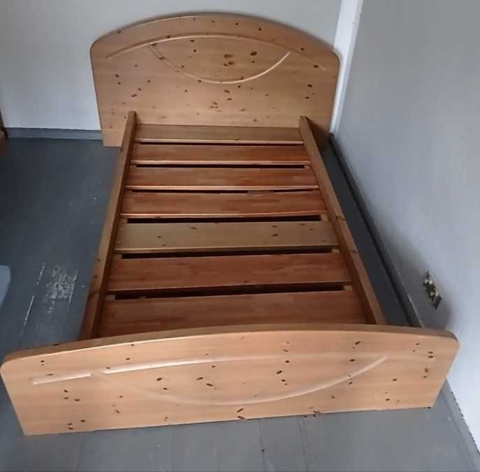 łóżko duże drewniane
