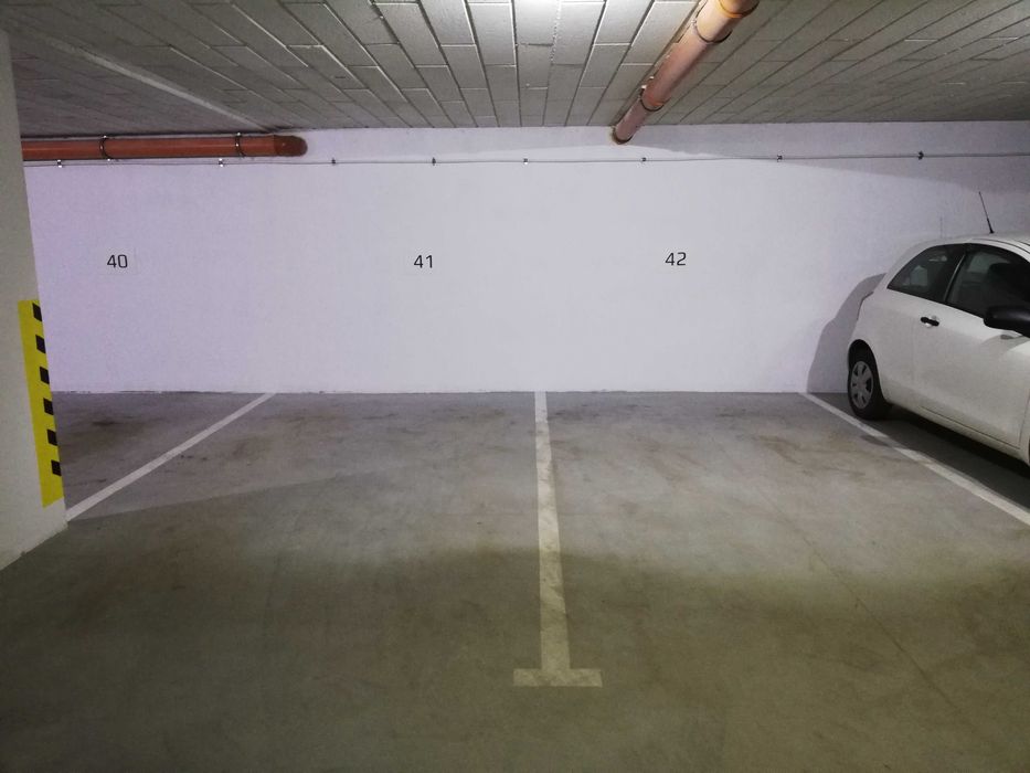 miejsce postojowe w hali garażowej w Rumi