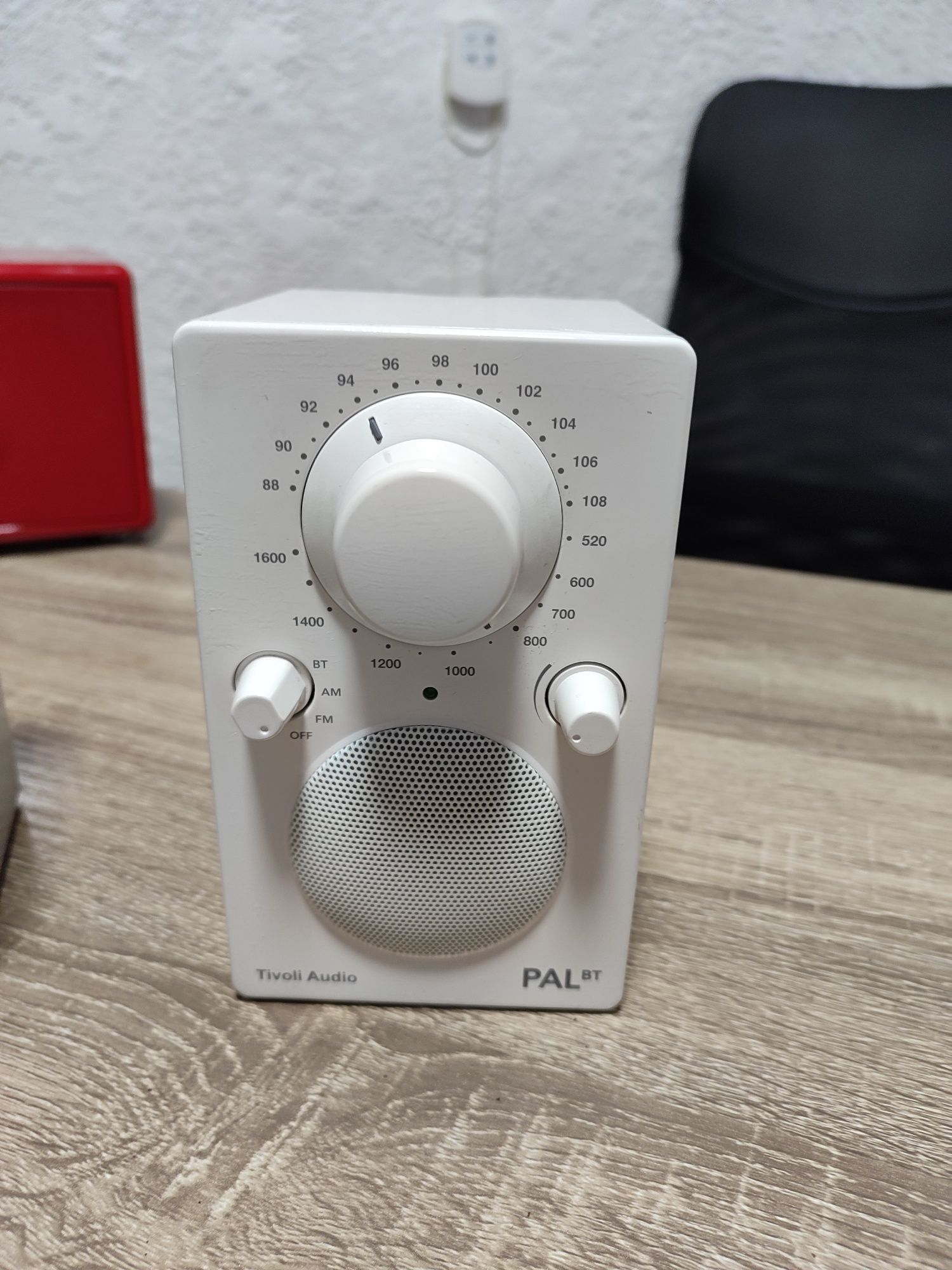 Радіоприймач Tivoli Audio PAL BT White